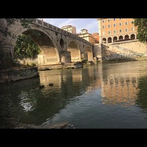 Meet your Posher, Claudia